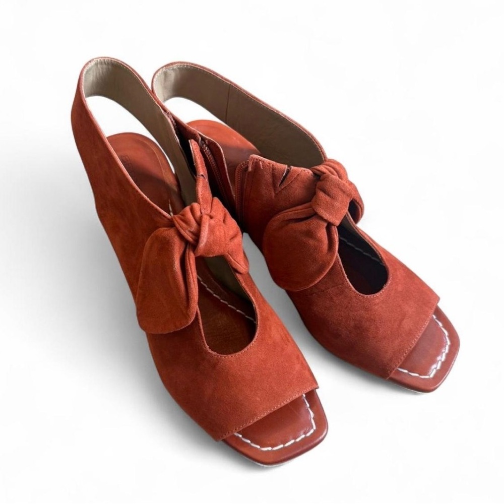 Bernardo Lizzie Sandal block heels in amber